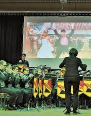 Das Orchester spielte Melodien aus Film-Klassikern wie zum Beispiel «Grease». (Bild: Ramona Riedener)