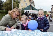 Das erste – und wohl auch einzige – Fischingerstrassenfest war nicht zuletzt wegen der Verkehrsumleitung ein Anlass für die ganze Familie. (Bild: Christoph Heer)