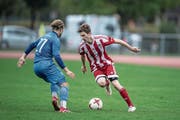 Der Hergiswiler Markus Kiser (links) stellt sich dem Sarner Dario Schorno in den Weg. (Bild: Nadia Schärli (Sarnen, 29. September 2018)