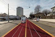 Eine Tramvision für die Rorschacher Strasse beim Grossacker aus einem Bericht der Stadt von 2016. (Bild: Visualisierung: Stadt St.Gallen)