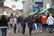 Weniger als am Freitag, aber dennoch viel Publikum zeigte sich am Samstag am Uzwiler Herbstmarkt. (Bilder: Zita Meienhofer)