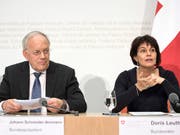 In der Sonntagspresse gibt es zahlreiche Vorschläge für die Besetzung der frei werdenden Bundesratssitze von Johann Schneider-Ammann und Doris Leuthard (Archivbild von 2016) (Bild: KEYSTONE/PETER SCHNEIDER)