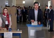 KDP-Regierungschef Nechirvan Barsani bei seiner Stimmabgabe in Erbil. (Bild: EPA/Gailan Haji (30. September 2018))