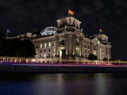 Die AfD steigt immer mehr in der Wählergunst bei den Deutschen. (Archivbild Deutscher Bundestag) (Bild: KEYSTONE/AP dpa/PAUL ZINKEN)