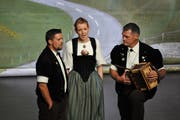 Jodelduett Barbara Allenbach und Christian Moor, begleitet von Christian Kropf. (Bild: Birgit Scheidegger. Sarnen, 29. September 2018)