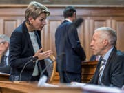 Karin Keller-Sutter (FDP/SG) und Konrad Graber (CVP/LU) haben im Parlament eine Änderung der Regeln über Arbeits- und Ruhezeiten angestossen. Die Ständeratskommission hat nun Gesetzesprojekte ausgearbeitet. (Bild: KEYSTONE/ALESSANDRO DELLA VALLE)