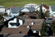 Bei einem schuldenfreien Eigenheim im Wert von 1,4 Millionen kann sich der monatliche Eigenmietwert auf 2750 Franken belaufen. (Bild: Benjamin Manser)
