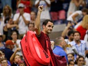 Roger Federer muss sich überraschend früh vom New Yorker Publikum verabschieden (Bild: KEYSTONE/FR103966 AP/JASON DECROW)
