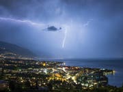 Im Sommer 2018 schlugen in der Schweiz über 240'000 Blitze ein. (Bild: KEYSTONE/CYRIL ZINGARO)