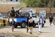 Huthi-Milizen sichern eine religiöse Zeremonie in den Strassen Sanaas. (Bild: Yahya Arhab/EPA; 29. August 2018)