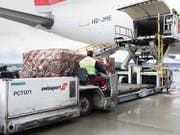 Die frühere Swissair-Tochter Swissport hat im ersten Halbjahr 2018 Umsatz und Betriebsgewinn gesteigert. (Bild: KEYSTONE/GAETAN BALLY)