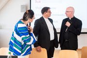 Charles Morerod, Präsident der Schweizerischen Bischofskonferenz (rechts) bespricht sich mit Vizepräsident Felix Gmür (Bild: Ennio Leanza / Keystone (St. Gallen, 5. September 2018))