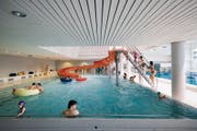 Ins Hallenbad Rosenau soll bis zu seinem Abbruch nur noch das Nötigste investiert werden. (Bild: Benjamin Manser (13. Dezember 2017))