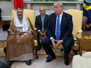 Während eines Treffens mit dem Emir von Katar, Sabah Al-Ahmad Al-Jaber Al-Sabah, am Mittwoch in Washington (Ortszeit) ging US-Präsident Donald Trump (rechts) auch auf die Syrienkrise ein. (Bild: KEYSTONE/EPA Consolidated News Photos POOL/ALEX EDELMAN / POOL)