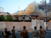 Über zahlreichen Regierungsgebäuden in Basra im Irak gibt es am Donnerstag dicke Rauchschwaden. (Bild: KEYSTONE/AP/NABIL AL-JURANI)
