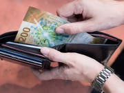 Die mittlere Einkommensgruppe hat im Schnitt durchschnittlich 15 Prozent mehr Einkommen nach Steuern, Sozialabgaben und Transfers zur Verfügung als noch 1998. (Bild: KEYSTONE/CHRISTIAN BEUTLER)