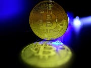 Die Kryptowährung Bitcoin verliert an Glanz: Als Grund gelten neue Pläne der US-Bank Goldman Sachs. (Bild: KEYSTONE/EPA/SASCHA STEINBACH)