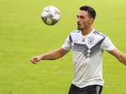 Mats Hummels spricht sich klar für Joachim Löw aus (Bild: KEYSTONE/EPA/LUKAS BARTH-TUTTAS)