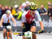 Der Jubel ist riesig: Alexandre Balmer freut sich über Gold an der Heim-WM (Bild: KEYSTONE/GIAN EHRENZELLER)