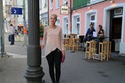 Nikol Bohunicky wurde vor ihrer Bar Perron von einem Mann bedroht, der sich als «Einziger Schweizer am Hafen» bezeichnet. Bild: ibi