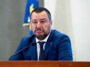 Die italienische Justiz ermittelt gegen Innenminister Salvini wegen des Umgangs mit den Flüchtlingen an Bord des Schiffes «Diciotti». (Bild: KEYSTONE/AP ANSA/MASSIMO PERCOSSI)