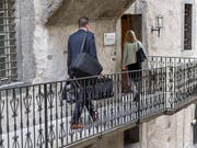 Der Staatsanwalt - hier auf dem Weg ins Gericht - hatte 15 Monate bedingt gefordert. (Bild: KEYSTONE/DOMINIC STEINMANN)