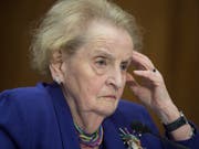 Die ehemalige Aussenministerin der USA, Madeleine Albright, hat den amtierenden US-Präsidenten Donald Trump während ihrer Buchvorstellung stark kritisiert. (Bild: KEYSTONE/EPA/MICHAEL REYNOLDS)