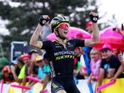 Tagessieg und Leadertrikot: Der Brite Simon Yates belohnt sich in der 14. Vuelta-Etappe gleich doppelt (Bild: KEYSTONE/EPA PAP/GRZEGORZ MOMOT)