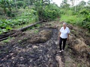 Ureinwohner in Ecuador haben wegen Umweltverschmutzungen gegen den US-Erdölkonzern Chevron geklagt - das Strafmass von fast zehn Milliarden Dollar wurde nun aber von einem internationalen Schiedsgericht aufgehoben. (Bild: KEYSTONE/AP/LOU DEMATTEIS)
