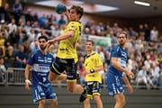 Ein Eigengewächs ist der erfolgreichste Torschütze St. Otmars: Kreisläufer Tobias Wetzel gelingen gegen Kriens-Luzern acht Treffer. (Bild: Philipp Schmidli)