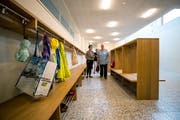 Garderoben vor einem Schulzimmer (Bild: Philipp Schmidli (Udligenswil, 7. September 2018))