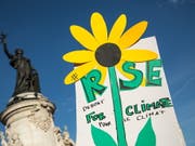 Marche pour le climat: Zehntausende gehen in Frankreich zum Klimaschutz auf die Strasse - wie hier in Paris. (Bild: KEYSTONE/EPA/CHRISTOPHE PETIT TESSON)