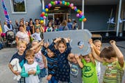 Lauter fröhliche Gesichter bei der Einweihung des erneuerten Bühlmatt-Schulhauses. (Bild: Philipp Schmidli (Udligenswil, 7. September 2018))