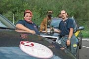 Immer im Einsatz für Tiere: Chiara und Marcel Henzen mit ihrer Boxerhündin Jessy. (Bild: Dominik Wunderli (Schattdorf, 6. September 2018))