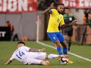Neymar (am Ball) traf im ersten Nach-WM-Testspiel von Brasilien gegen die USA (Bild: KEYSTONE/AP/JULIO CORTEZ)