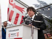 Carles Puigdemont spricht am Fest des jurassischen Volkes und bedankt sich für die Solidarität mit Katalonien. (Bild: KEYSTONE/ANTHONY ANEX)