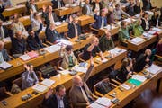 Blick in den Saal des St.Galler Stadtparlaments. Es tagt im Schnitt einmal im Monat im Waaghaus. (Bild: Benjamin Manser - 28. März 2017)
