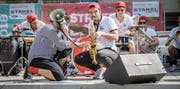 Brassmaster Flash am Streetband Contest 2018 auf dem Weinfelder Marktplatz. (Bild: Reto Martin)