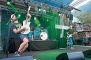 Das deutsche Trio Lässing gibt am Hofair in Dallenwil Gas. (Bilder: André A. Niederberger (Dallenwil, 8. September 2018))