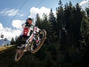 Emilie Siegenthaler tastet sich im Training auf der WM-Strecke ans Limit heran (Bild: KEYSTONE/GIAN EHRENZELLER)