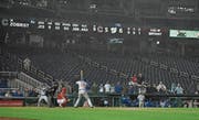 Die Stadien sind immer öfter leer, wie hier zwischen den Chicago Cubs den Washington Nationals. (Bild: Nick Wass/AP (Chicaogo, 9. September 2018))