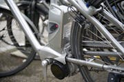 E-Bike: Velofahren mit Elektromotor liegt im Trend. (Bild: Ralph Ribi)