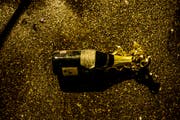 Überbleibsel von Silvester: eine Champagnerflasche. (Symbolbild: Keystone)