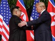 Nordkoreas Machthaber Kim Jong Un will die Gespräche mit US-Präsident Donald Trump über das Atomwaffenprogramm seines Landes fortsetzen - er droht den USA am Dienstag aber gleichzeitig. (Bild: KEYSTONE/AP/EVAN VUCCI)