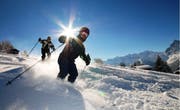 So schön kann Winter sein: Pulverschneefahren im Gebiet Eggberge - bei schönstem Winterwetter. (Archivbild: Urs Hanhart)