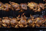 Augenweide und Gaumenschmaus: knusprig gegrilltes Güggeli. Achten Sie aber immer auf Herkunft und Tierhaltung. (Bild: Imago)