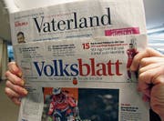 Die Tageszeitungen «Vaterland» und «Volksblatt». (Bild: Thorsten Fischer)