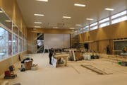 Die Turnhallensanierung in Tübach ist in vollem Gange. (Bild: Reto Schneider)