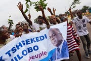 Anhänger des Wahlsiegers Felix Tshisekedi feiern auf den Strassen der Hauptstadt Kinshasa. (Bild: Hugh Kinsella Cunningham/EPA (10. Januar 2019))