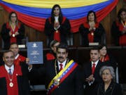 Venezuelas Präsident Nicolás Maduro hat am Donnerstag beim Obersten Gerichtshof seinen Amtseid abgelegt. (Bild: Keystone/AP/ARIANA CUBILLOS)
